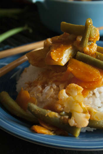 Verdure al red curry con riso basmati