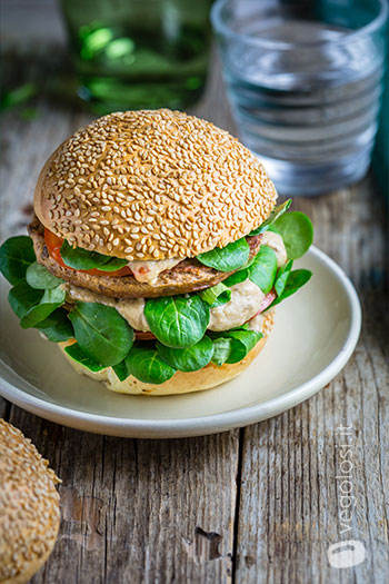 Hamburger Vegani Con Crema Di Melanzane Alle Mandorle Vegolosi It