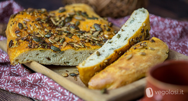 Focaccia ai semi misti