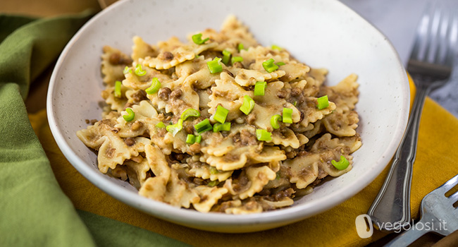 Pasta con lenticchie cremose, zenzero e cipollotto