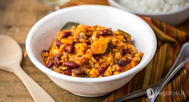 Chili di zucca, fagioli rossi e seitan