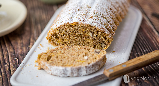 Torta alla cannella con nocciole e arancia