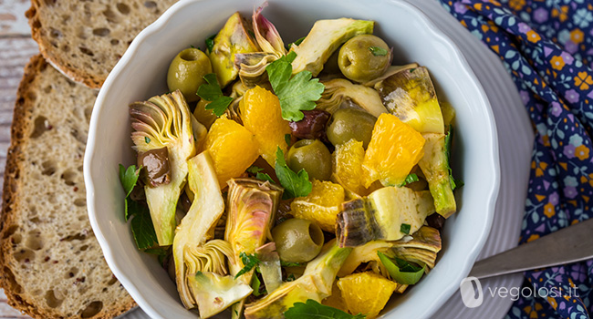 Insalata di cuori di carciofo, arance e olive